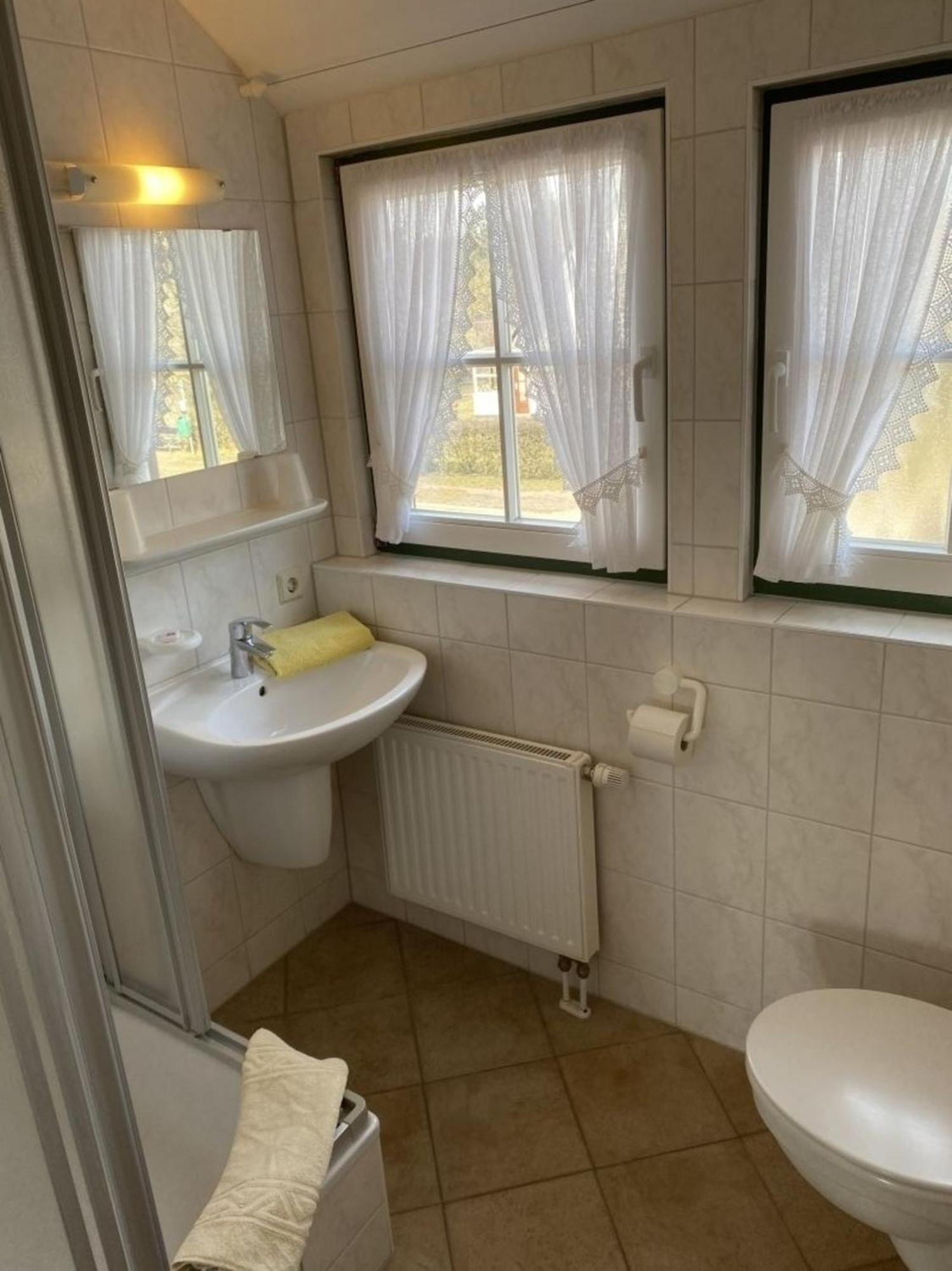 בורן Ferienwohnung Nr 07 Og Spitzboden מראה חיצוני תמונה